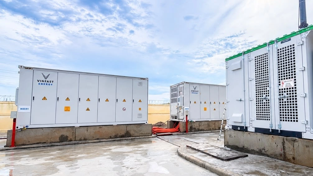 Hệ thống BESS do VinEnergo cung cấp được lắp đặt và vận hành tại trạm biến áp Phùng Xá Hệ thống BESS do VinEnergo cung cấp được lắp đặt và vận hành tại trạm biến áp Phùng Xá