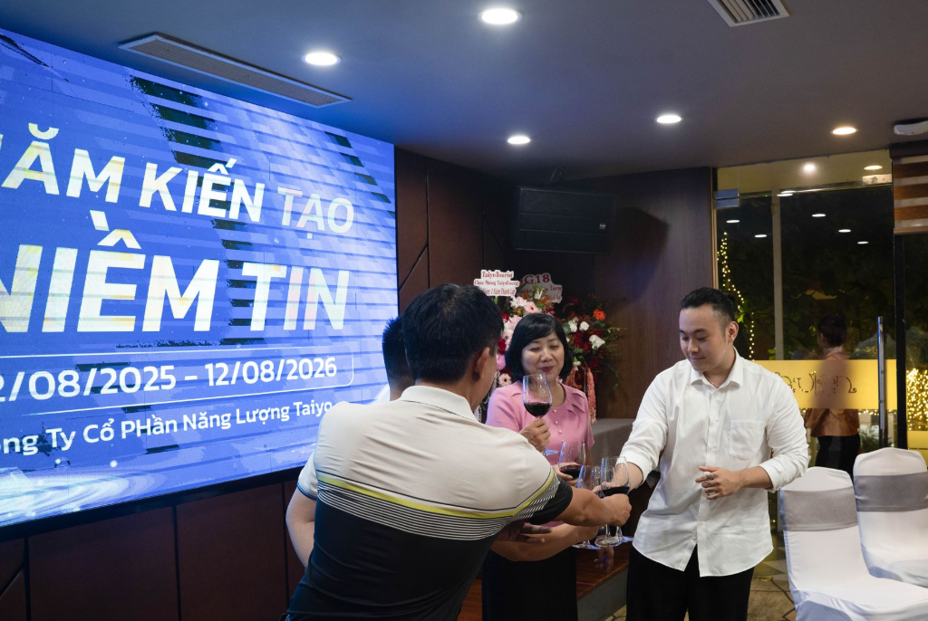 Đại diện TaiyoEnergy tại sự kiện sinh nhật 1 năm